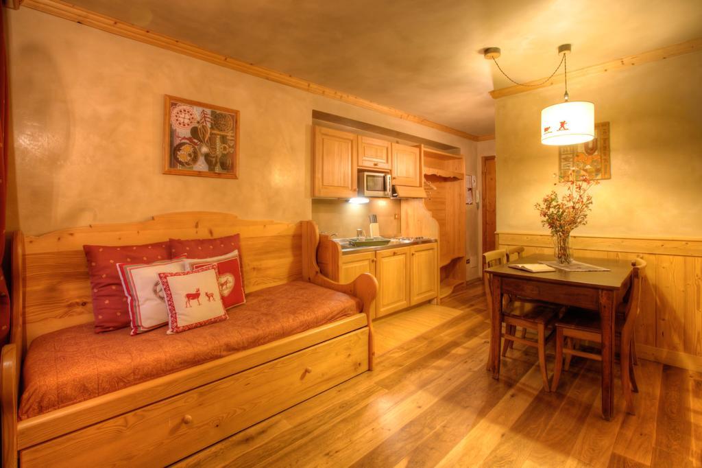 B&B Residence Checrouit Courmayeur Zimmer foto