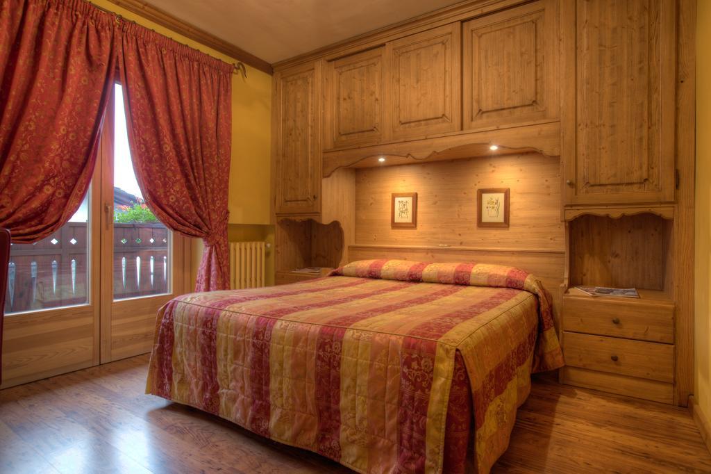 B&B Residence Checrouit Courmayeur Zimmer foto
